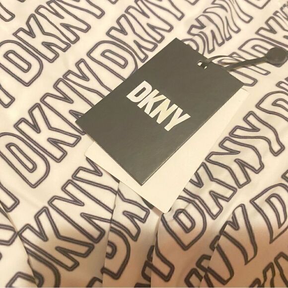 🛍️DKNY Women’s Logo soft white cropped Print Bikini swim Top , one piece XL 💥 - Picture 6 of 8